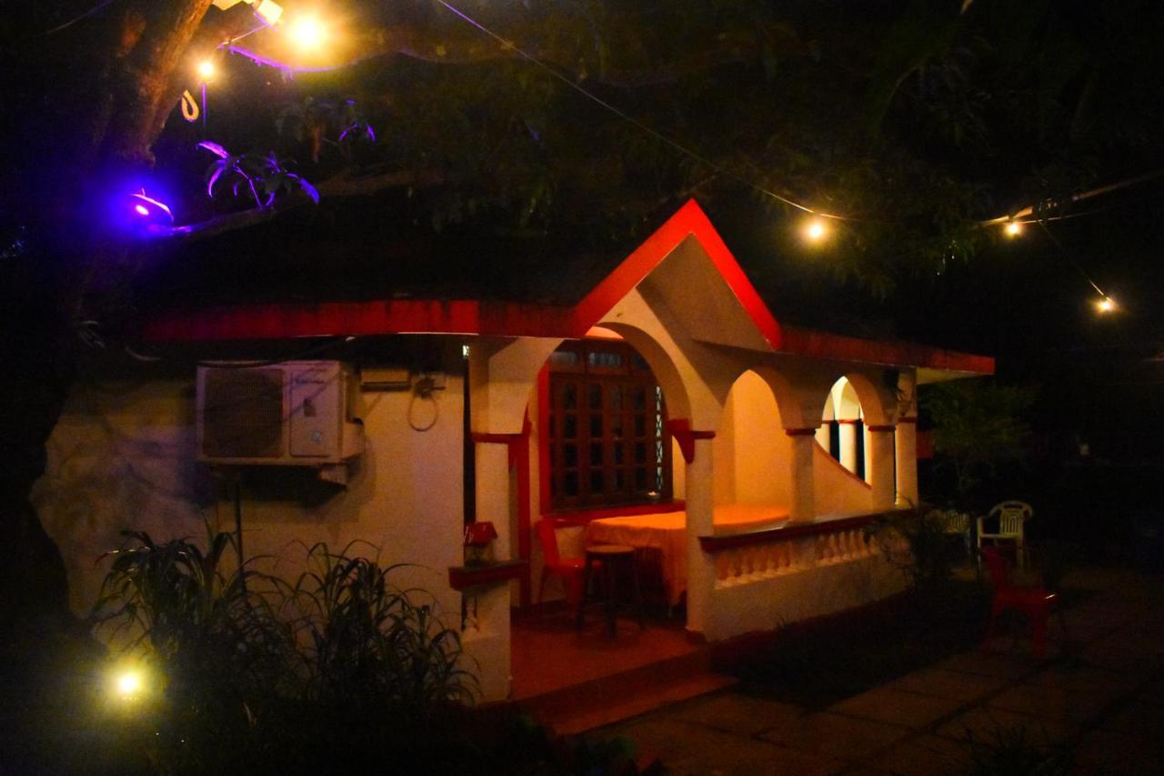 Mitra Hostel Vagator Exterior photo